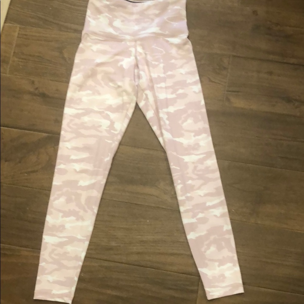 NWOT Strut this legging pink camo